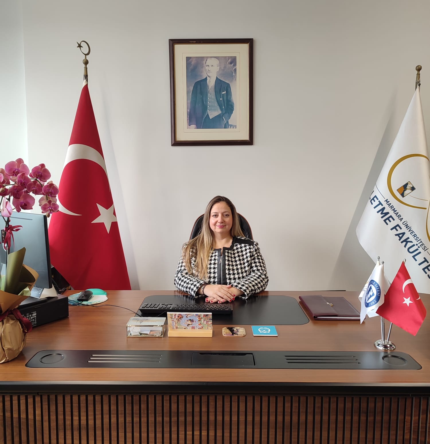Prof. Gül ESER.jpeg (191 KB)